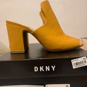 DKNY HESTER MULE SANDAL